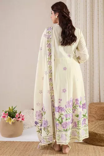 Women Floral Printed Regular Beads and Stones Pure Cotton Kurta Set