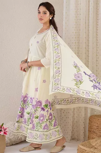 Women Floral Printed Regular Beads and Stones Pure Cotton Kurta Set