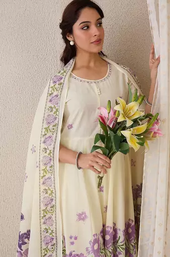 Women Floral Printed Regular Beads and Stones Pure Cotton Kurta Set