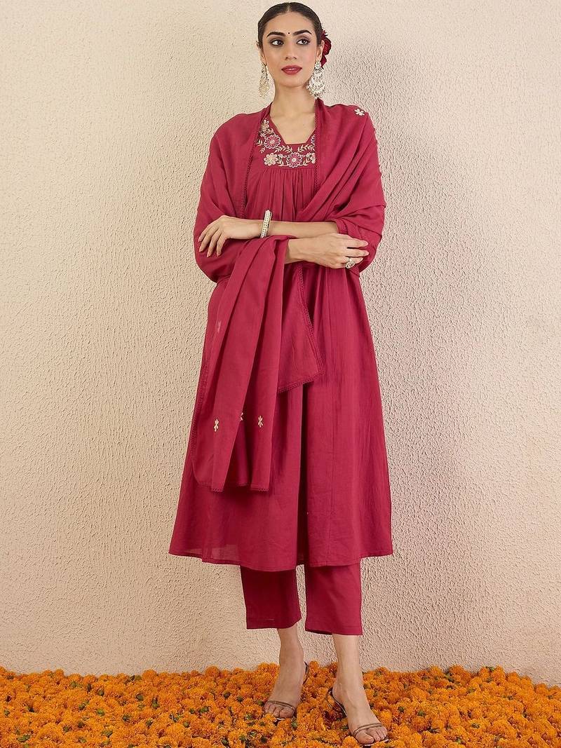 Women Floral Embroidered Panelled Thread Work Pure Cotton Kurta with Trousers & With Dupatta