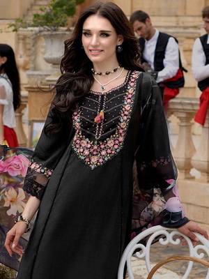 Women Floral Embroidered Regular Thread Work Kurta with Trousers & With Dupatta 2