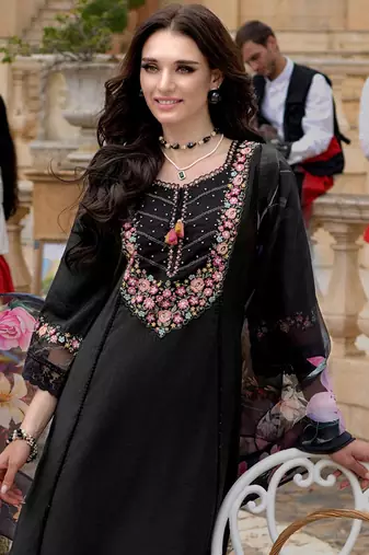 Women Floral Embroidered Regular Thread Work Kurta with Trousers & With Dupatta