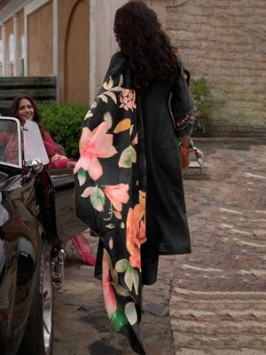 Women Floral Embroidered Regular Thread Work Kurta with Trousers & With Dupatta 3