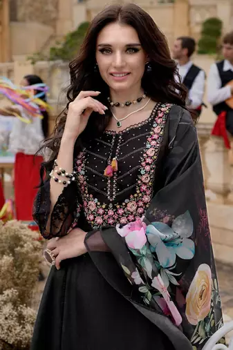 Women Floral Embroidered Regular Thread Work Kurta with Trousers & With Dupatta