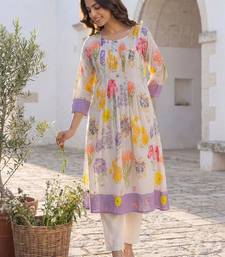 Women Floral Printed Pleated Pure Cotton Kurta with Trousers