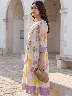 Women Floral Printed Pleated Pure Cotton Kurta with Trousers 3