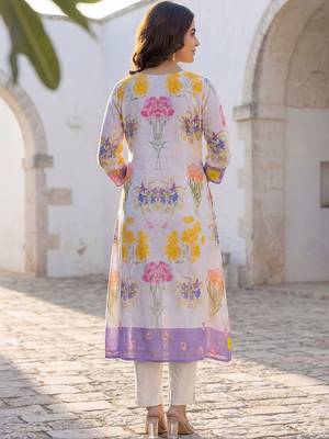 Women Floral Printed Pleated Pure Cotton Kurta with Trousers 4