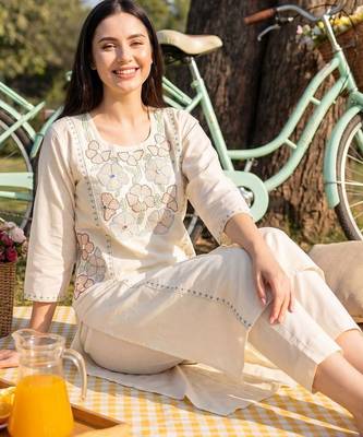 Women Floral Embroidered Regular Thread Work Pure Cotton Kurta with Trousers 1