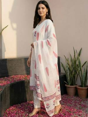 Women Floral Printed Regular Pure Cotton Kurta with Trousers & With Dupatta 3