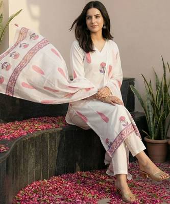 Women Floral Printed Regular Pure Cotton Kurta with Trousers & With Dupatta 5