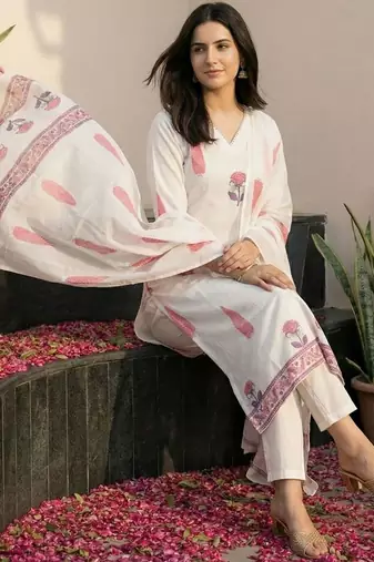 Women Floral Printed Regular Pure Cotton Kurta with Trousers & With Dupatta