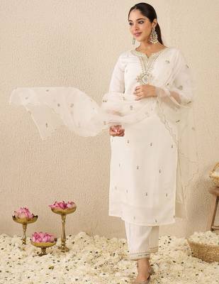 Women Ethnic Motifs Embroidered Regular Thread Work Kurta with Trousers & Dupatta 2