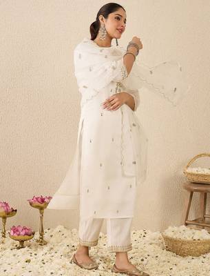 Women Ethnic Motifs Embroidered Regular Thread Work Kurta with Trousers & Dupatta 3