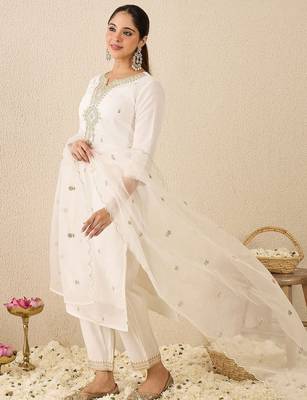Women Ethnic Motifs Embroidered Regular Thread Work Kurta with Trousers & Dupatta 4