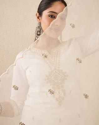 Women Ethnic Motifs Embroidered Regular Thread Work Kurta with Trousers & Dupatta 7