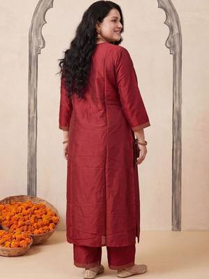 Women Regular Kurta with Trousers & With Dupatta 4