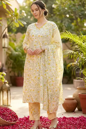 Women Floral Printed Regular Pure Cotton Kurta with Trousers & With Dupatta