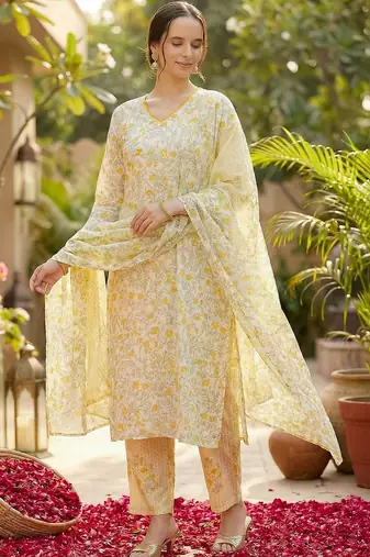 Women Floral Printed Regular Pure Cotton Kurta with Trousers & With Dupatta