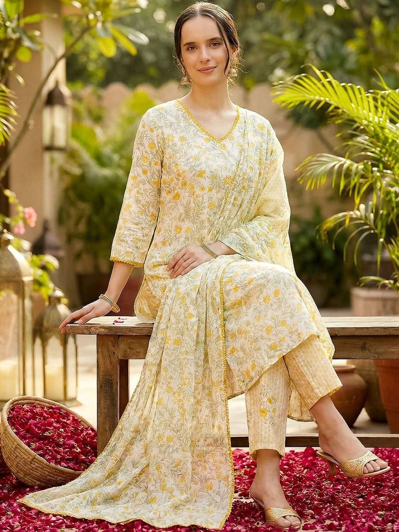 Women Floral Printed Regular Pure Cotton Kurta with Trousers & With Dupatta