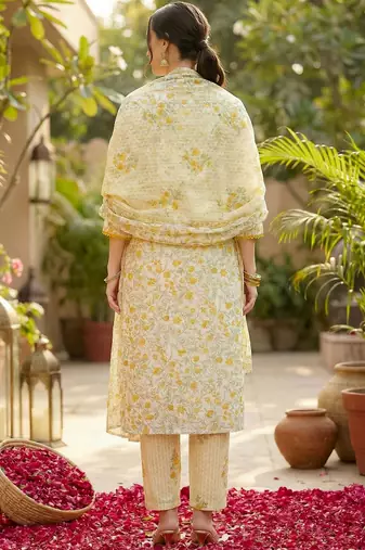 Women Floral Printed Regular Pure Cotton Kurta with Trousers & With Dupatta