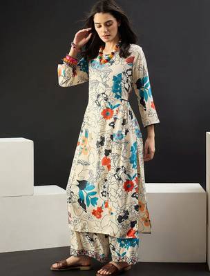 Women Floral Printed Regular Kurta with Trousers 1