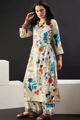 Women Floral Printed Regular Kurta with Trousers