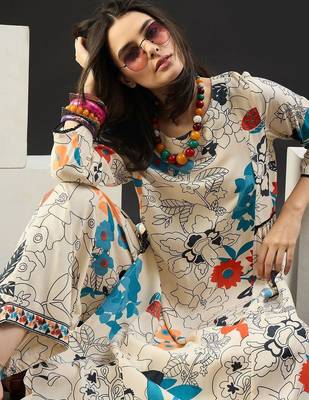 Women Floral Printed Regular Kurta with Trousers 2
