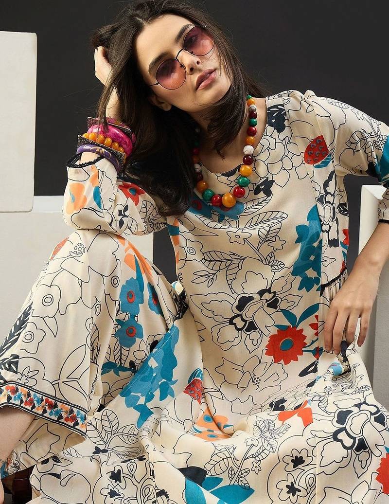 Women Floral Printed Regular Kurta with Trousers