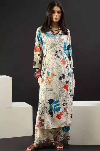 Women Floral Printed Regular Kurta with Trousers