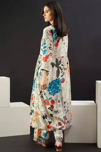 Women Floral Printed Regular Kurta with Trousers