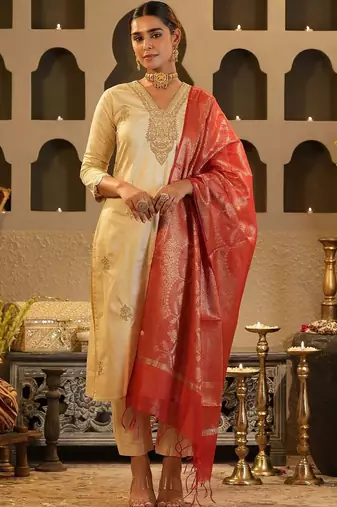 Women Ethnic Motifs Embroidered Regular Thread Work Kurta with Trousers & With Dupatta