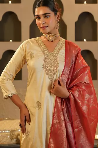 Women Ethnic Motifs Embroidered Regular Thread Work Kurta with Trousers & With Dupatta