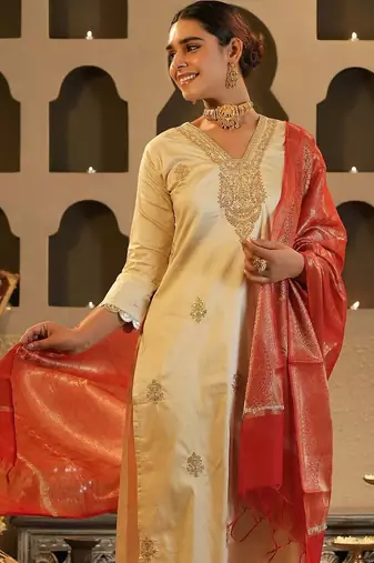 Women Ethnic Motifs Embroidered Regular Thread Work Kurta with Trousers & With Dupatta
