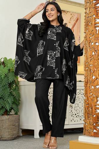 Women Printed Regular Kurta with Trousers