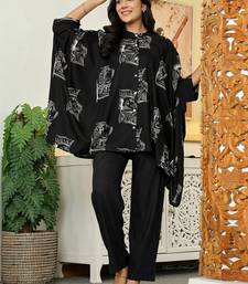 Women Printed Regular Kurta with Trousers