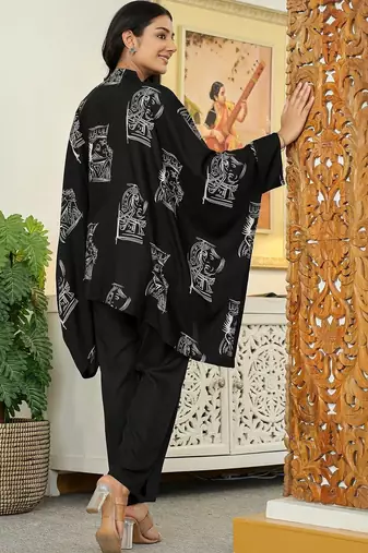 Women Printed Regular Kurta with Trousers