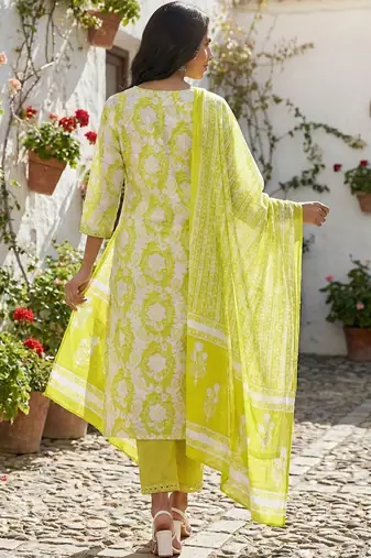 Women Floral Printed Regular Thread Work Pure Cotton Kurta with Trousers & With Dupatta