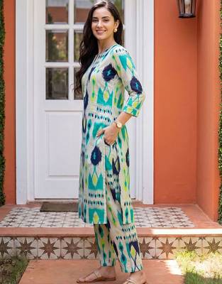 Women Printed Regular Pure Cotton Kurta with Trousers 4