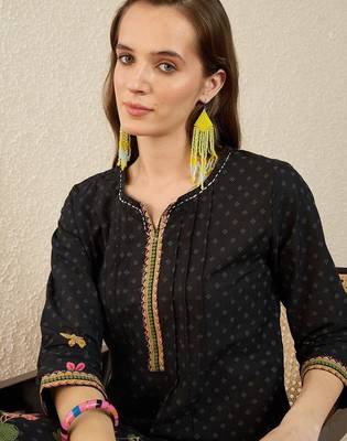 Women Ethnic Motifs Printed Pleated Thread Work Pure Cotton Kurta with Trousers 2