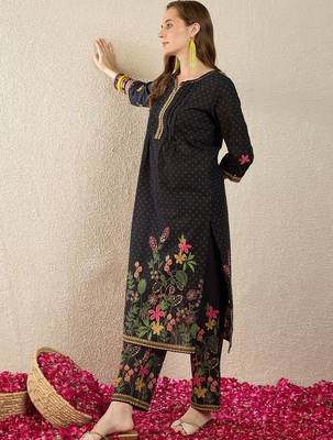 Women Ethnic Motifs Printed Pleated Thread Work Pure Cotton Kurta with Trousers 3
