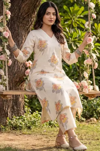 Women Floral Printed Regular Kurta with Palazzos