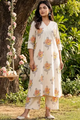 Women Floral Printed Regular Kurta with Palazzos