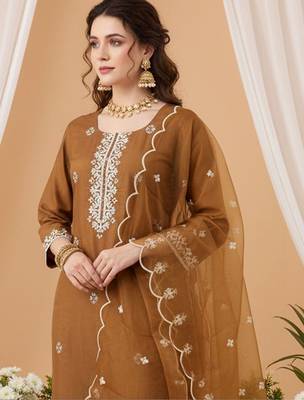 Women Ethnic Motifs Embroidered Regular Thread Work Kurta with Trousers & With Dupatta 3
