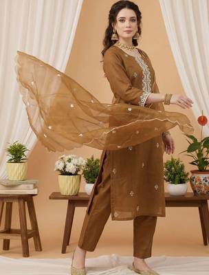 Women Ethnic Motifs Embroidered Regular Thread Work Kurta with Trousers & With Dupatta 6