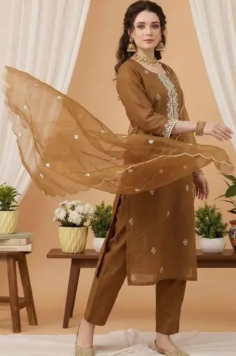 Women Ethnic Motifs Embroidered Regular Thread Work Kurta with Trousers & With Dupatta