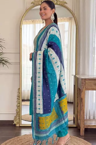 Women Ethnic Motifs Embroidered Regular Thread Work Kurta with Trousers & With Dupatta