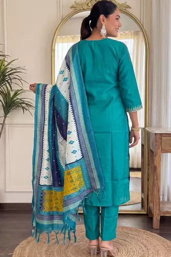 Women Ethnic Motifs Embroidered Regular Thread Work Kurta with Trousers & With Dupatta