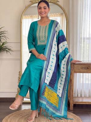 Women Ethnic Motifs Embroidered Regular Thread Work Kurta with Trousers & With Dupatta 5