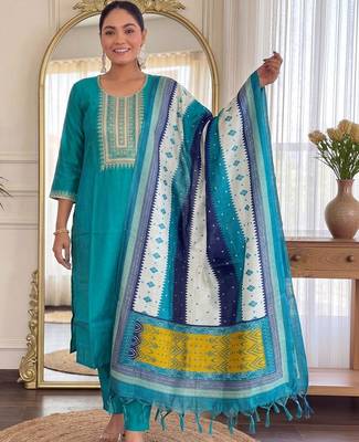 Women Ethnic Motifs Embroidered Regular Thread Work Kurta with Trousers & With Dupatta 6
