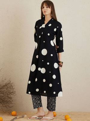 Women Printed Regular Pure Cotton Kurta with Trousers 1